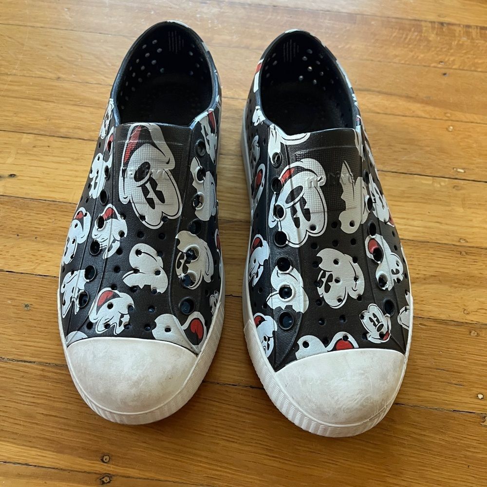 Native Jefferson water shoes sandals crocs Mickey Disney 5 3 black white red